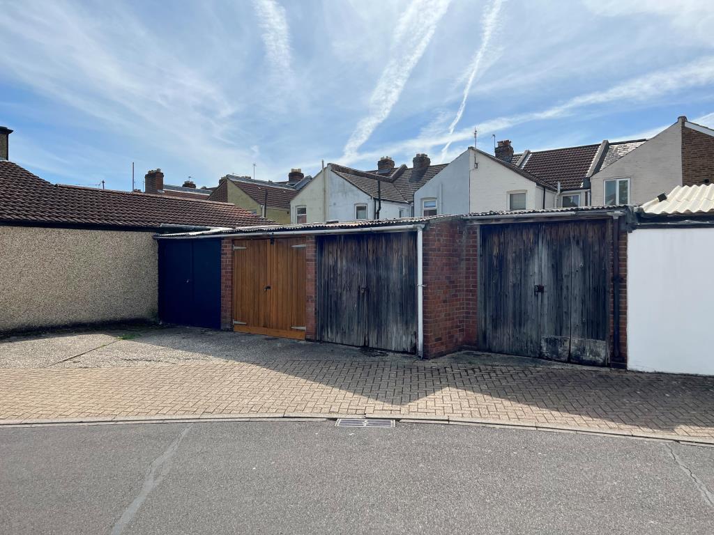 Lot: 18 - FOUR VACANT LOCK-UP GARAGES/STORES -